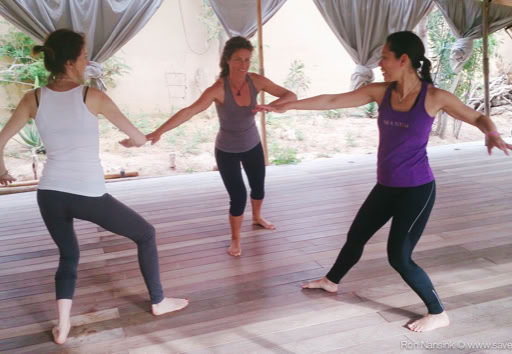Zenmax energizing intermezzos two circle exercise at Afkes magic parents and kids yoga retreat Ibiza