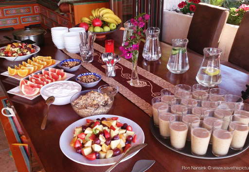 TheFeel foodies by Nadja Kotrchova raw breakfast and papaya smoothies